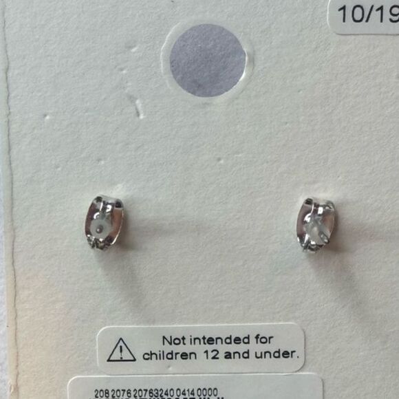 EXPRESS Silver Tone Emerald Cut Stud Earrings .5 inch - Picture 5 of 6